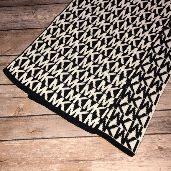 MK Michael Kors Logo Scarf - Picture 3 of 4